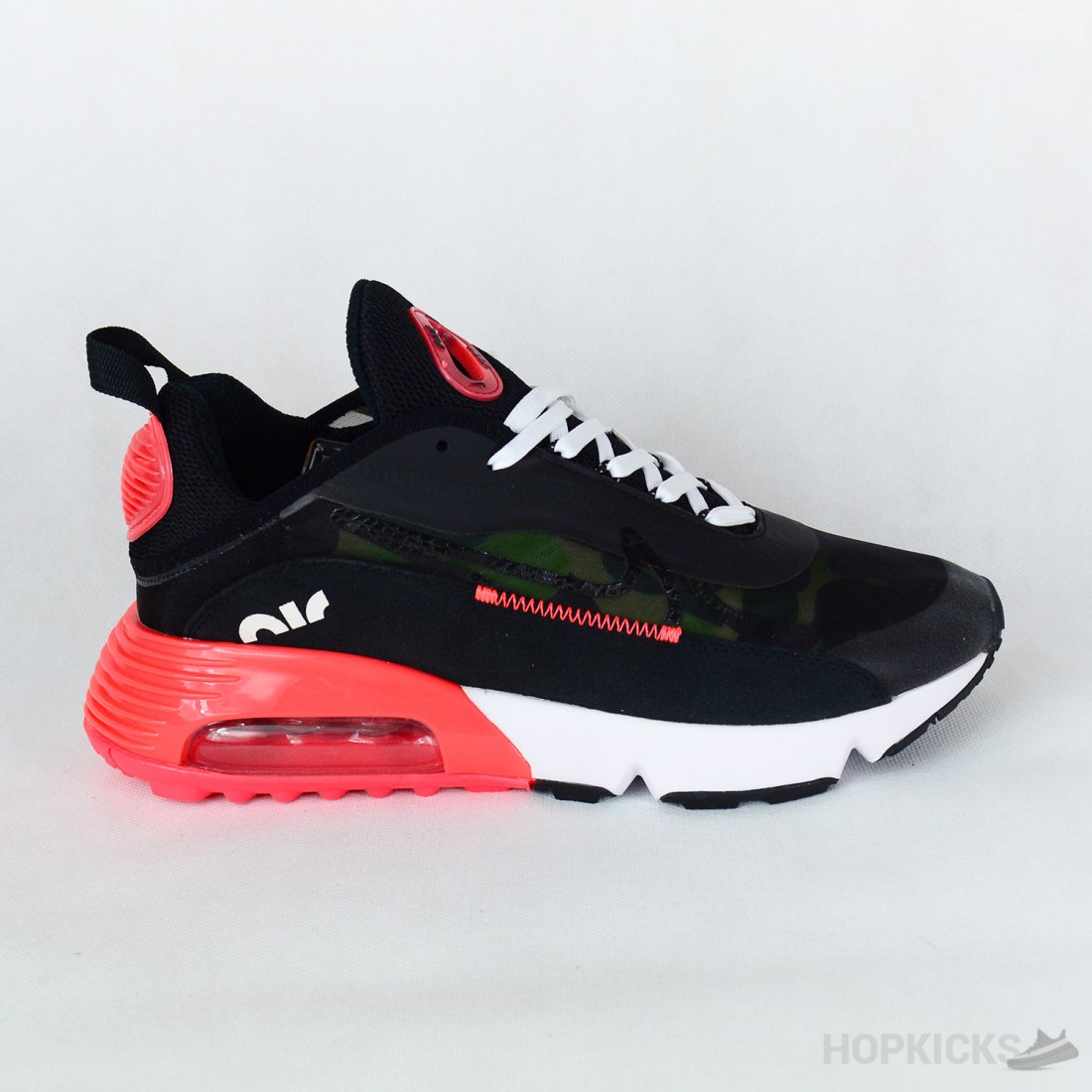 ÃncÄlÈÄminte Èi sneakerÈi pentru femei Nike W Air Max 2090 White/ Black-Pure Platinum-Bright Crimson